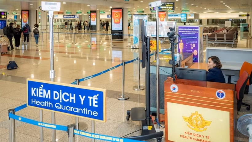 Việt Nam tăng cường phòng chống Ebola qua đường hàng không. 