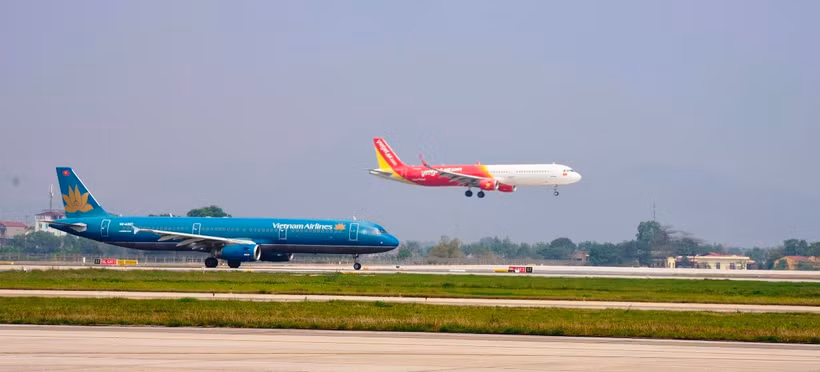Máy bay của các hãng hàng không cất, hạ cánh tại một sân bay nước ta. (Ảnh: Việt Hùng/Vietnam+)