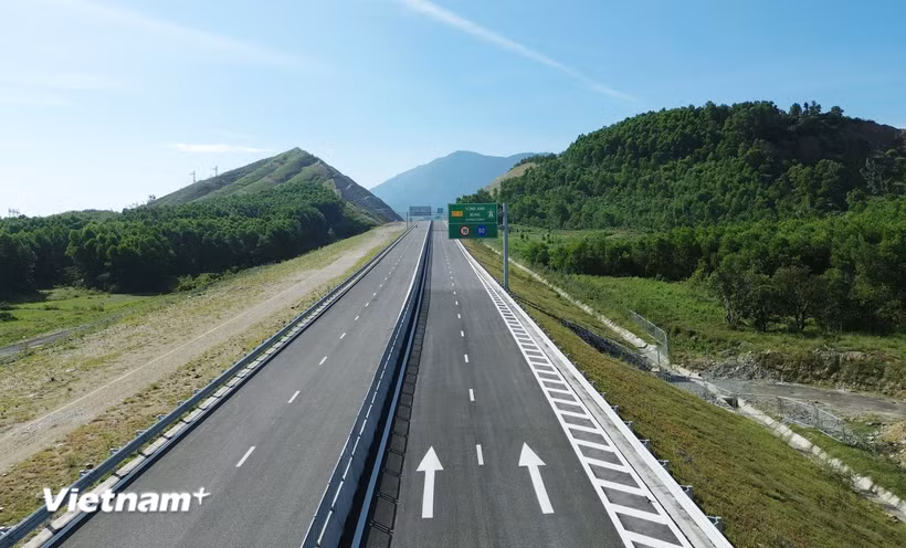 Một dự án thành phần đường bộ cao tốc Bắc-Nam được đưa vào khai thác. (Ảnh: Khánh Hùng/Vietnam+)