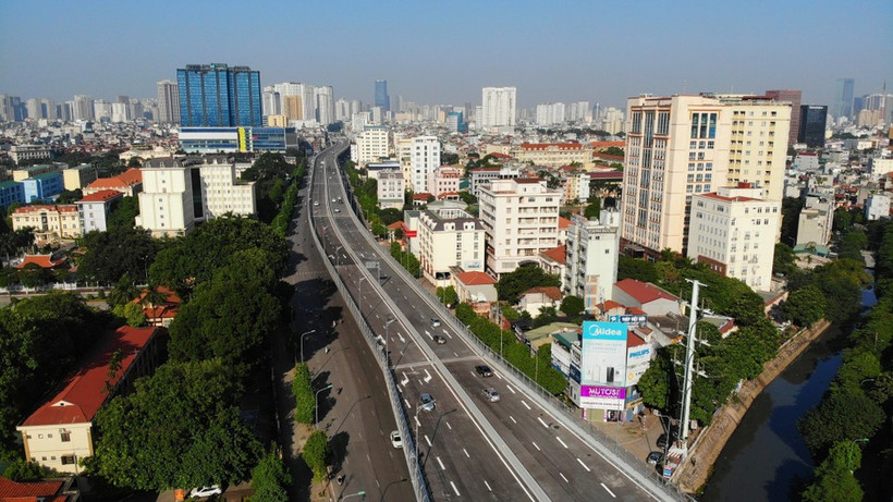 Tuyến đường Vành đai 2 đoạn Ngã Tư Sở tới cầu Vĩnh Tuy đã được thông xe và đưa vào khai thác, góp phần giảm ùn tắc giao thông nội đô. (Ảnh: Danh Lam/TTXVN)