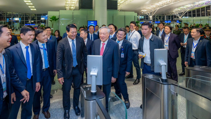 Phó Thủ tướng Thường trực Chính phủ Nguyễn Hòa Bình tham dự lễ khánh thành dự án mở rộng Nhà ga quốc tế T2 Nội Bài. (Ảnh Phan Công)