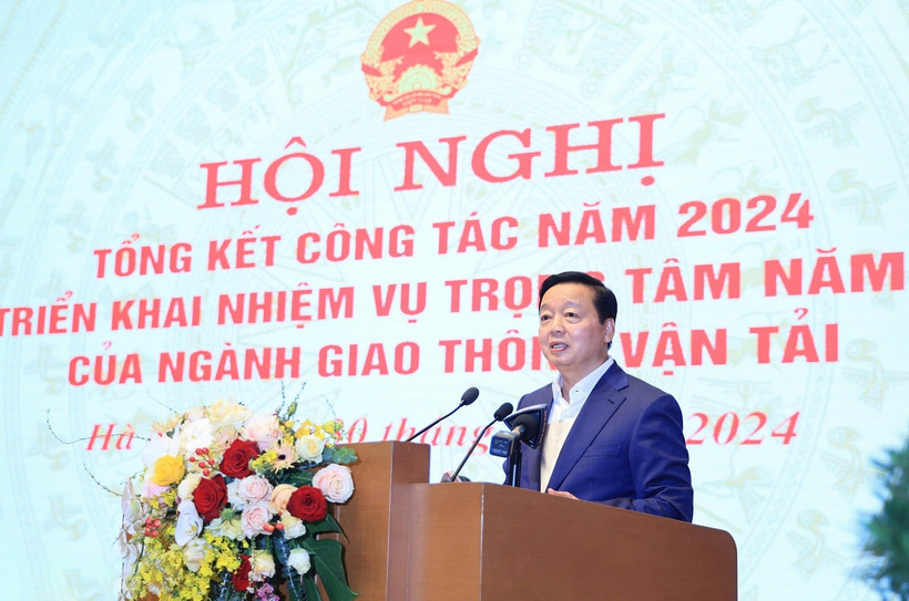 Phó Thủ tướng Chính phủ Trần Hồng Hà phát biểu chỉ đạo tại Hội nghị tổng kết công tác năm 2024 và triển khai nhiệm vụ trọng tâm năm 2025 của ngành Giao thông Vận tải. (Ảnh: PV/Vietnam+)