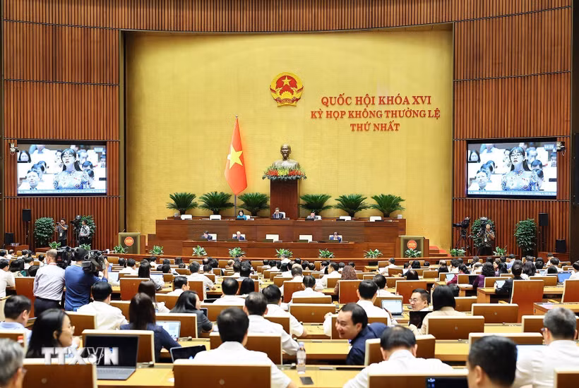 Quang cảnh phiên thảo luận tại hội trường về Dự án Luật Phát triển đô thị vào sáng 11/8. (Ảnh: Doãn Tấn/TTXVN)