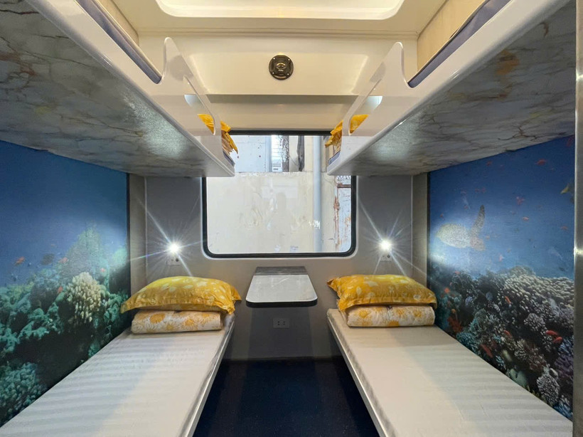 Toa xe giường nằm của ngành Đường sắt được thiết kế sang trọng, ấm cúng. (Ảnh: PV/Vietnam+)