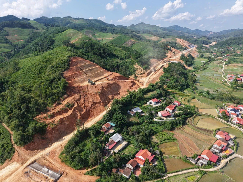 Dự án cao tốc Hữu Nghị-Chi Lăng sẽ thông tuyến vào cuối năm nay. (Ảnh: PV/Vietnam+)