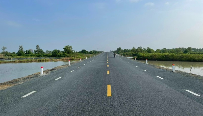 Tuyến đường Hồ Chí Minh đoạn Năm Căn-Đất Mũi. (Ảnh: Việt Hùng/Vietnam+)