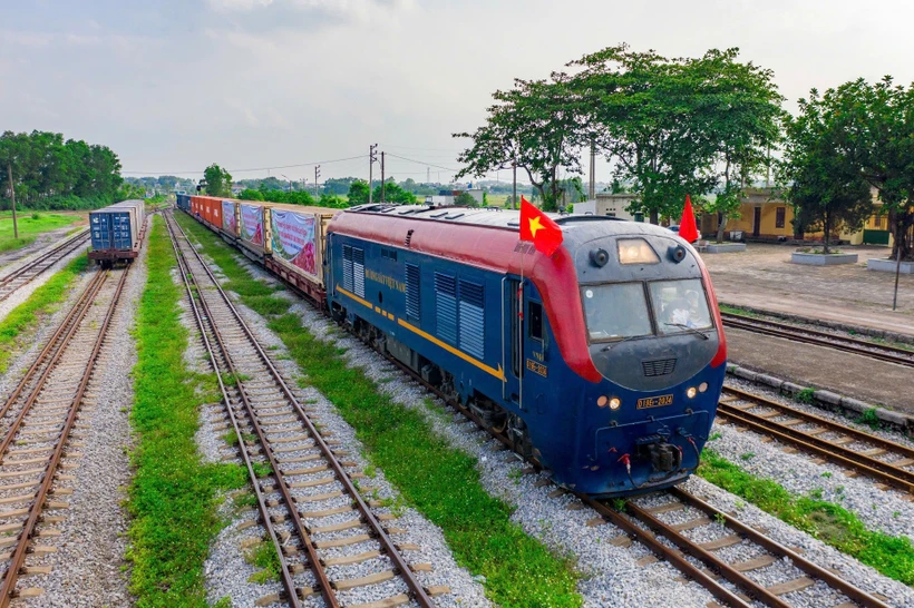 La ligne ferroviaire Lao Cai-Hanoi-Hai Phong emprunte le deuxième plus grand corridor économique du pays, après l'autoroute Nord-Sud. (Photo : PV/Vietnam+)