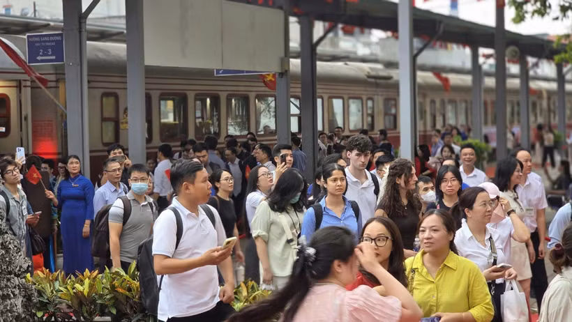 Ngành Đường sắt thực hiện điều chỉnh giảm giá vé đối với nhiều đoàn tàu khách trong dịp cao điểm hè. (Ảnh: PV/Vietnam+)
