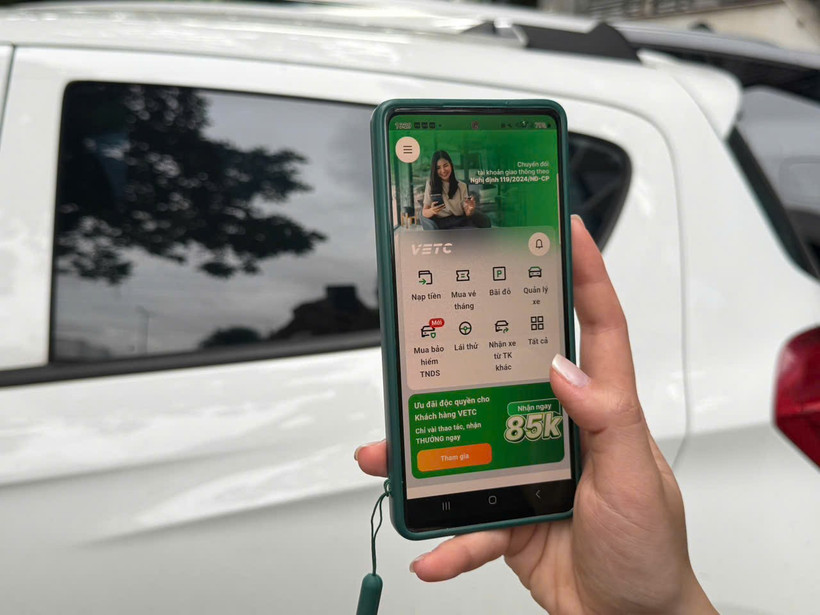 Từ ngày 1/10: Lái xe cần có tài khoản giao thông để qua trạm thu phí. (Ảnh: PV/Vietnam+)