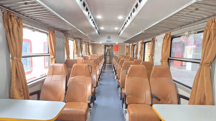Sắp có đoàn tàu chuyên dụng đưa đón y, bác sỹ giữa Hà Nội và Ninh Bình. (Ảnh: PV/Vietnam+)