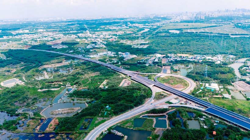 Các phương tiện sẽ được lưu thông trên cao tốc Bến Lức-Long Thành từ 18h ngày 28/4. (Ảnh: PV/Vietnam+)