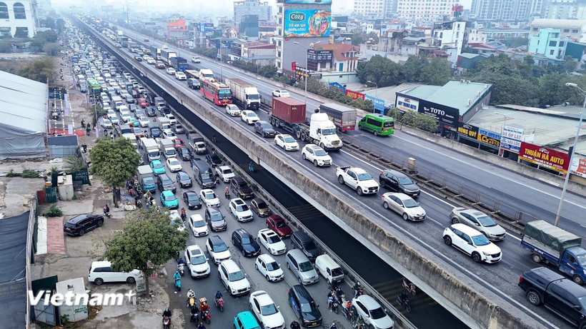 Ùn tắc giao thông đang gây thiệt hại ước tính 1,2 tỷ USD mỗi năm cho Hà Nội. (Ảnh: Hoài Nam/Vietnam+)