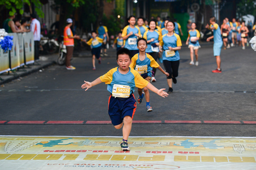 Điểm mới năm nay của giải chạy “Run For Love 2025”là có thêm cự ly 1,5km dành riêng cho trẻ em. (Ảnh: PV/Vietnam+)