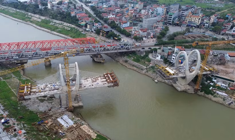 Dự án cầu Đuống mới được chốt tiến độ hoàn thành vào cuối năm 2026. (Ảnh: Khánh Hùng/Vietnam+)