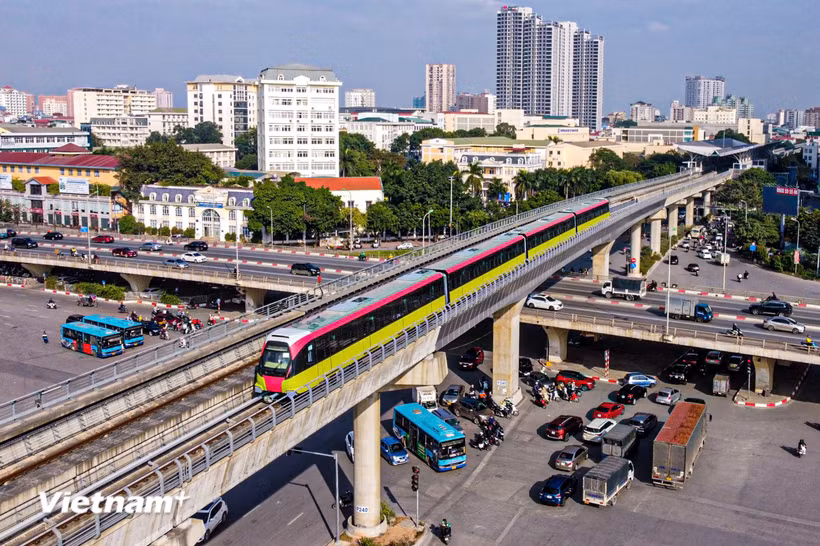 Metro Nhổn-Ga Hà Nội đã “cõng” hơn 14 triệu lượt khách sau 2 năm khai thác. (Ảnh: PV/Vietnam+)