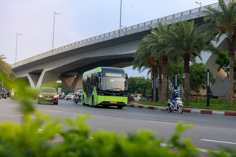 VinBus khai trương thêm tuyến buýt điện kết nối nội thành với Đông Anh. (Ảnh: PV/Vietnam+)