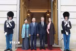 Tổng Bí thư, Chủ tịch nước Tô Lâm và Phu nhân Ngô Phương Ly cùng Nhà Vua Đan Mạch Frederik X và Hoàng hậu Mary chụp ảnh chung tại Lễ tiễn. (Ảnh: Thống Nhất/TTXVN)