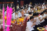 Sene Dolta là một lễ lớn trong năm của đồng bào Khmer, thể hiện sự hiếu đạo của con cháu, những người còn sống đối với tổ tiên, ông bà, những người thân đã khuất. (Ảnh: TTXVN phát)