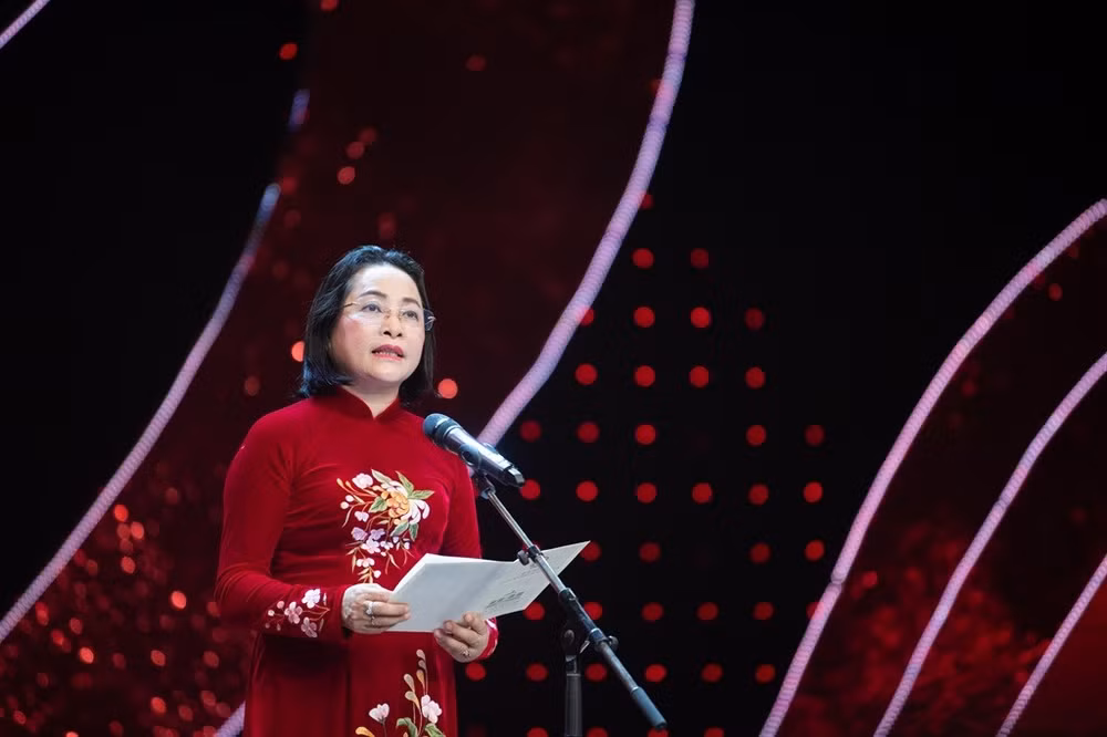 anh-3-ba-nguyen-thi-thanh-uy-vien-trung-uong-dang-pho-chu-tich-quoc-hoi-phat-bieu-tai-su-kien.jpg