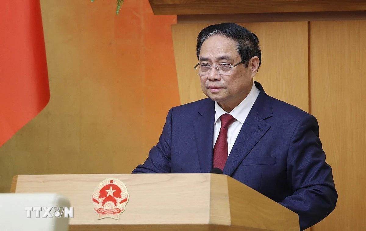 Thủ tướng vượt qua nhiều cơn gió ngược, đưa con thuyền kinh tế - xã hội cập bến an toàn