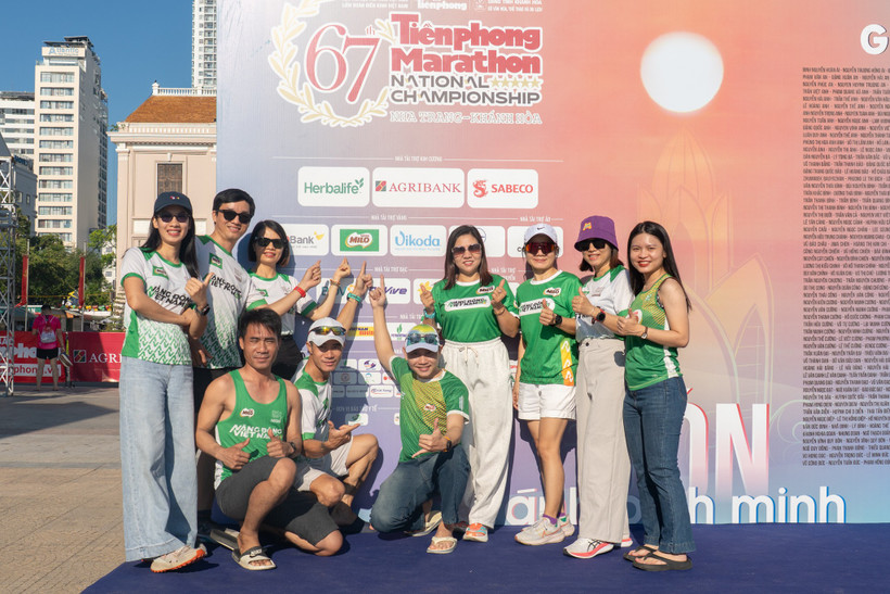 Đại diện từ nhãn hàng Nestlé MILO hào hứng tham dự giải chạy. (Ảnh: PV/Vietnam+)