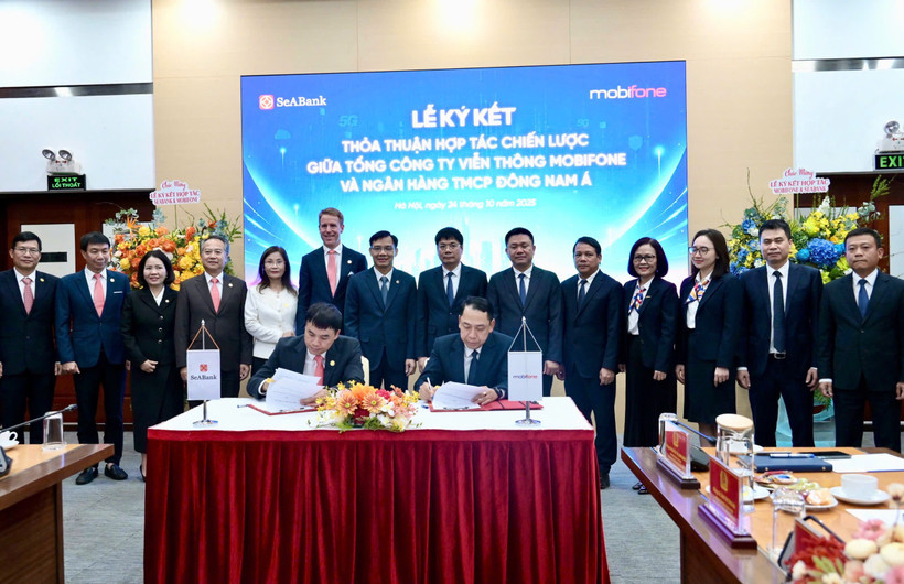 Cái "bắt tay" chiến lược của MobiFone và SeABank sẽ gia tăng trải nghiệm cho khách hàng cá nhân, doanh nghiệp và hộ kinh doanh trên phạm vi toàn quốc. (Ảnh: PV/Vietnam+)