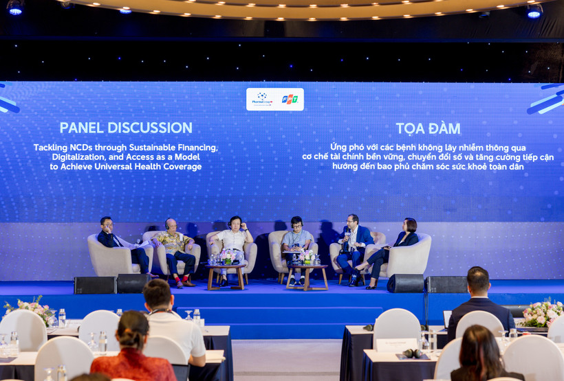 Các đại biểu tọa đàm tại sự kiện Diễn đàn "Đổi mới sáng tạo trong lĩnh vực y tế". (Ảnh: PV/Vietnam+)