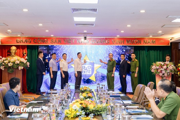 Nghi thức công bố triển khai thí điểm Giải pháp định danh, truy xuất nguồn gốc hoá chất, tiền chất trên nền tảng VNeID. (Ảnh: PV/Vietnam+)