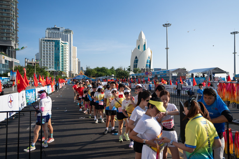 Rất đông các runner tham gia giải chạy Tiền Phong Marathon 2026. (Ảnh: PV/Vietnam+)