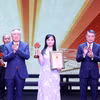 Tác giả Cao Thị Thuỳ Giang, Báo Điện tử VietnamPlus, Thông tấn xã Việt Nam nhận Giải B Giải Búa liềm vàng lần thứ IX-năm 2024. (Ảnh: Phương Hoa/TTXVN)