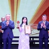 Tác giả Cao Thị Thuỳ Giang, Báo Điện tử VietnamPlus, Thông tấn xã Việt Nam nhận Giải B Giải Búa liềm vàng lần thứ IX-năm 2024. (Ảnh: Phương Hoa/TTXVN)