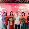 Giáo sư-Tiến sỹ-Anh hùng lao động Nguyễn Anh Trí (giữa) cùng êkip thực hiện MV. (Ảnh: PV/Vietnam+)