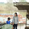 Những hình ảnh đời thường của cư dân xóm Bến tạo nên không gian giàu cảm xúc gắn với dòng sông Hồng. (Ảnh: Đài Hà Nội)