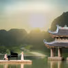 Hai nghệ sỹ nhóm nhạc Secret Garden thực hiện cảnh quay tại Ninh Bình. (Ảnh: PV/Vietnam+)