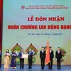 Nhà xuất bản Chính trị quốc gia Sự thật đón nhận Huân chương Lao động hạng Nhất. (Ảnh: PV/Vietnam+)