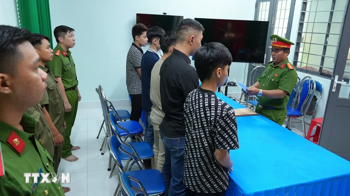 Nhóm thanh niên gây rối, đập kính ô tô vì hiểu lầm chuyện quỵt tiền sầu riêng