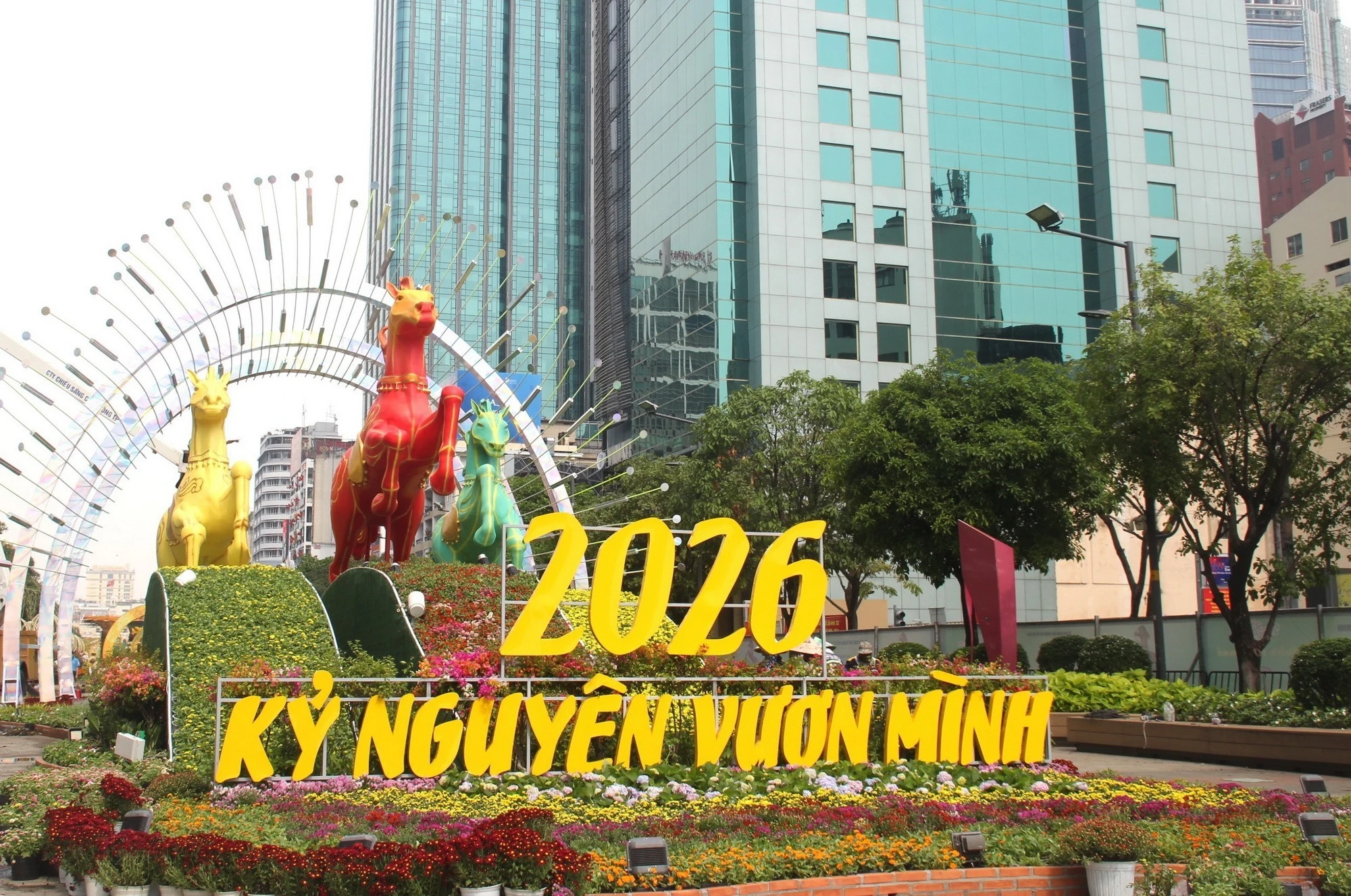 Thành phố mang tên Bác vươn mình vào xuân mới, kỷ nguyên mới