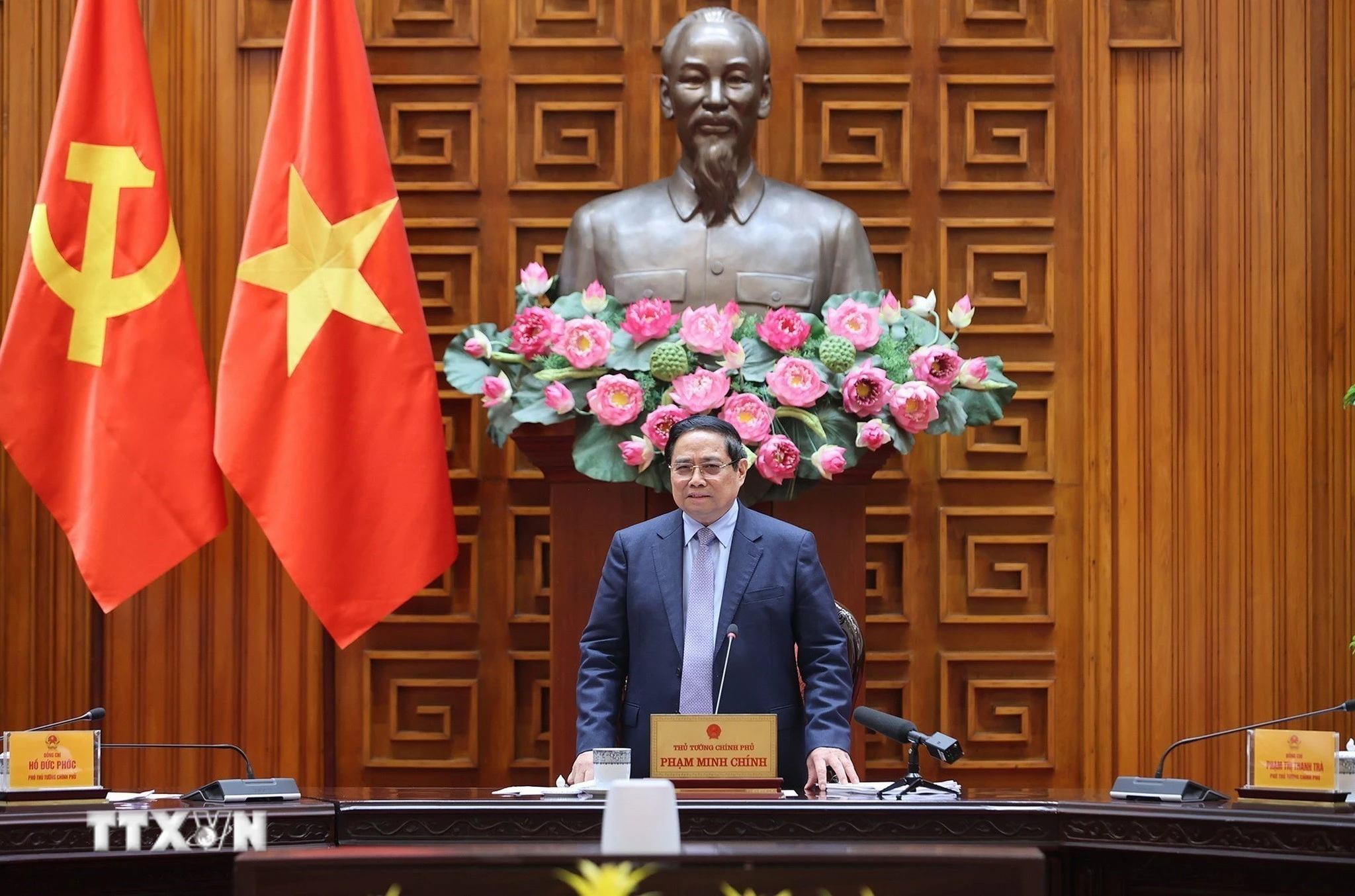 Thủ tướng quyết liệt: Không để thiếu xăng dầu cho sản xuất, kinh doanh, tiêu dùng
