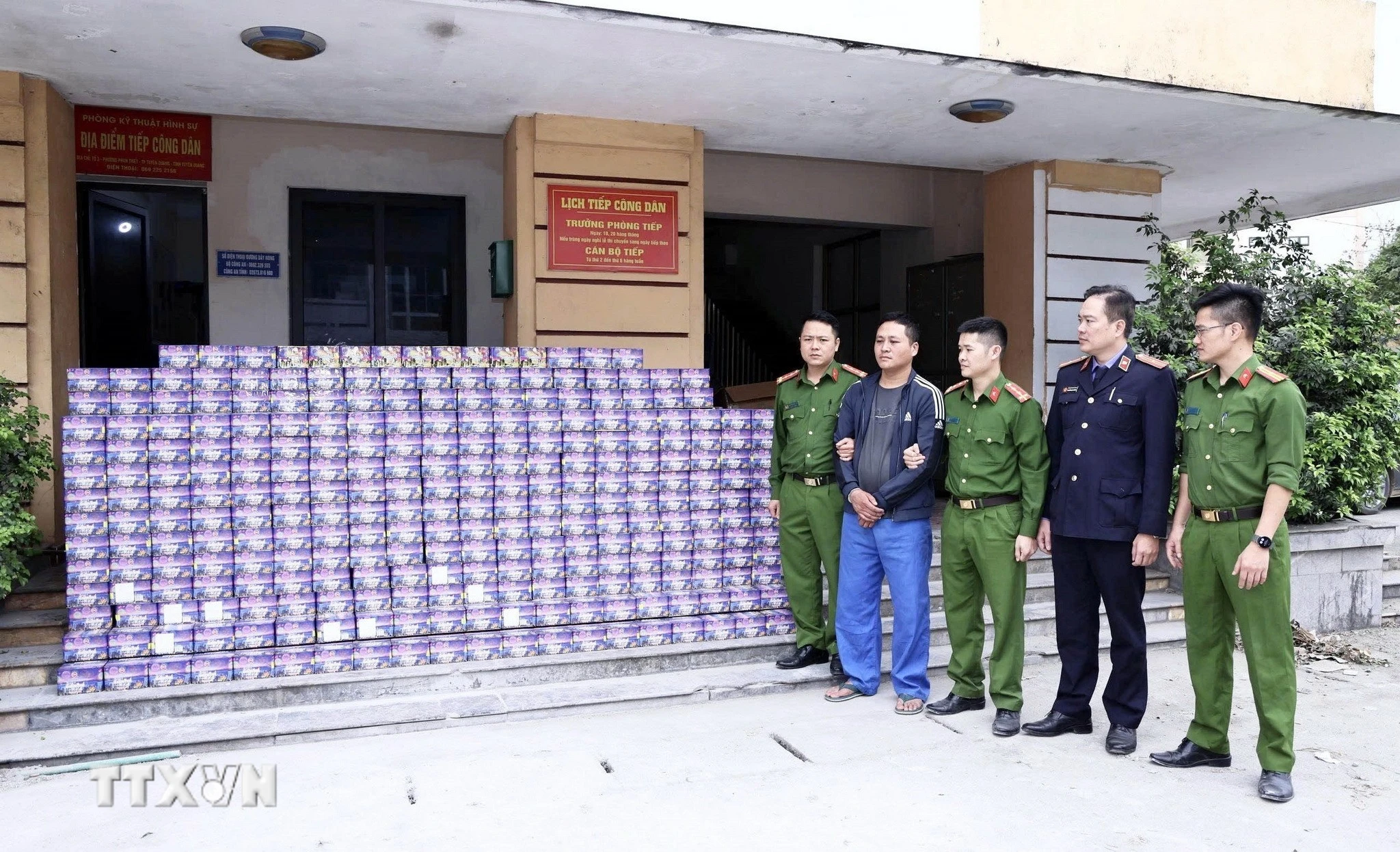 Thủ đoạn tinh vi: Nguy trang pháo nổ để qua mặt lực lượng chức năng