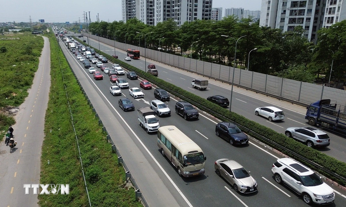 Mật độ giao thông tăng cao tại các cửa ngõ vào trung tâm Thủ đô