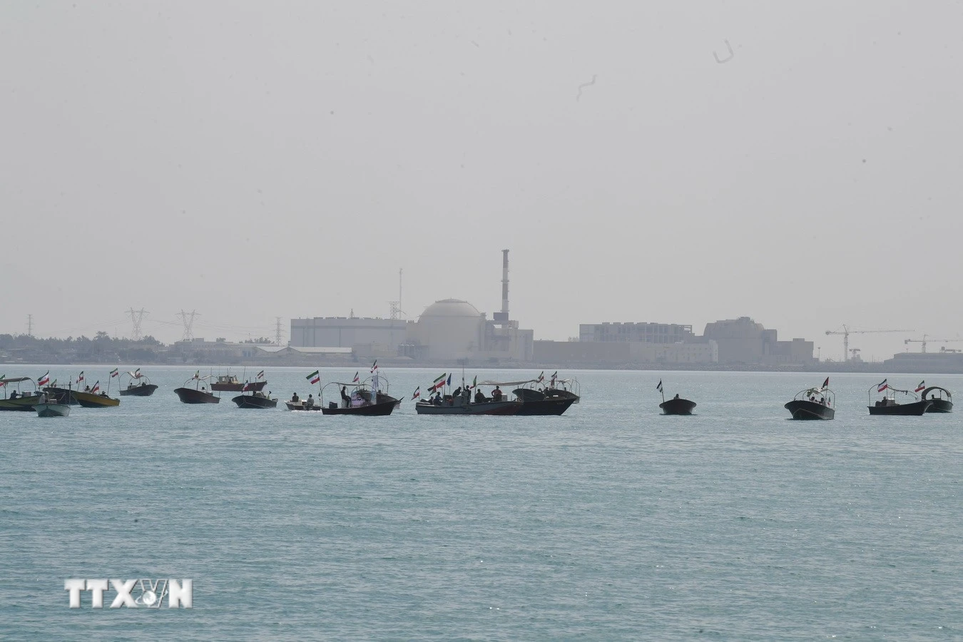 Iran cảnh báo sẽ không kiềm chế nếu các đảo tại Vịnh Ba Tư bị tấn công
