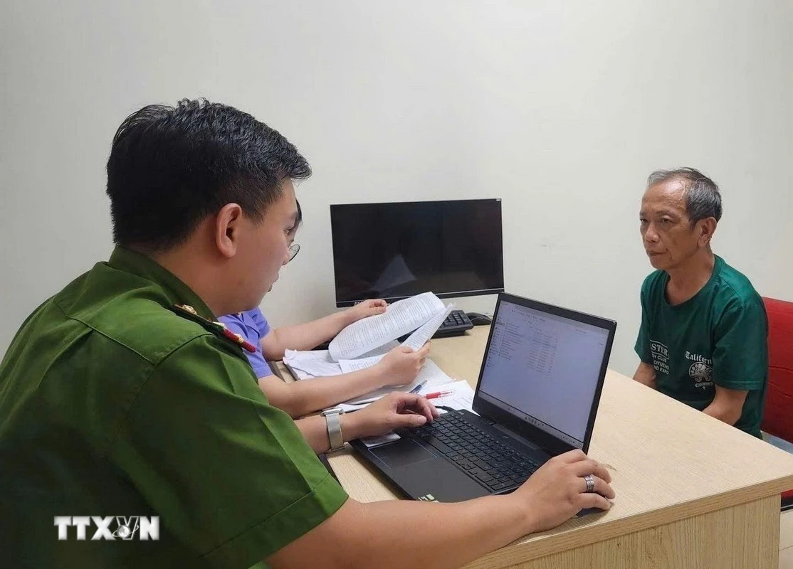 Hà Nội bắt đối tượng lừa chữa bệnh bằng nước ion kiềm, giao dịch gần 100 tỷ đồng