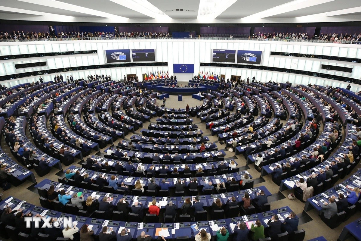 EU sẵn sàng bảo vệ lợi ích khối trước cảnh báo từ Mỹ về Tây Ban Nha