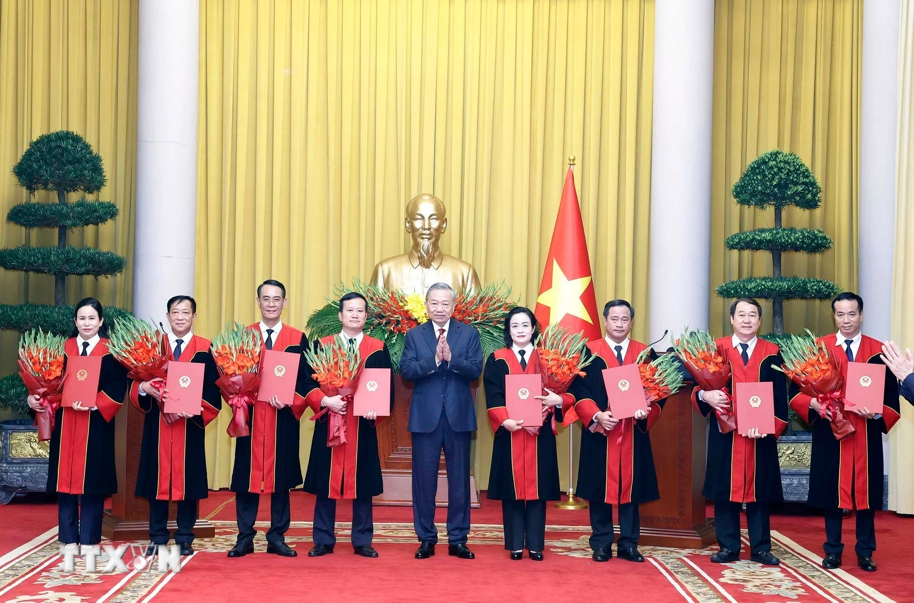Tổng Bí thư, Chủ tịch nước To Lâm trao quyết định bổ nhiệm Thẩm phán Tòa án Nhân dân Tối cao