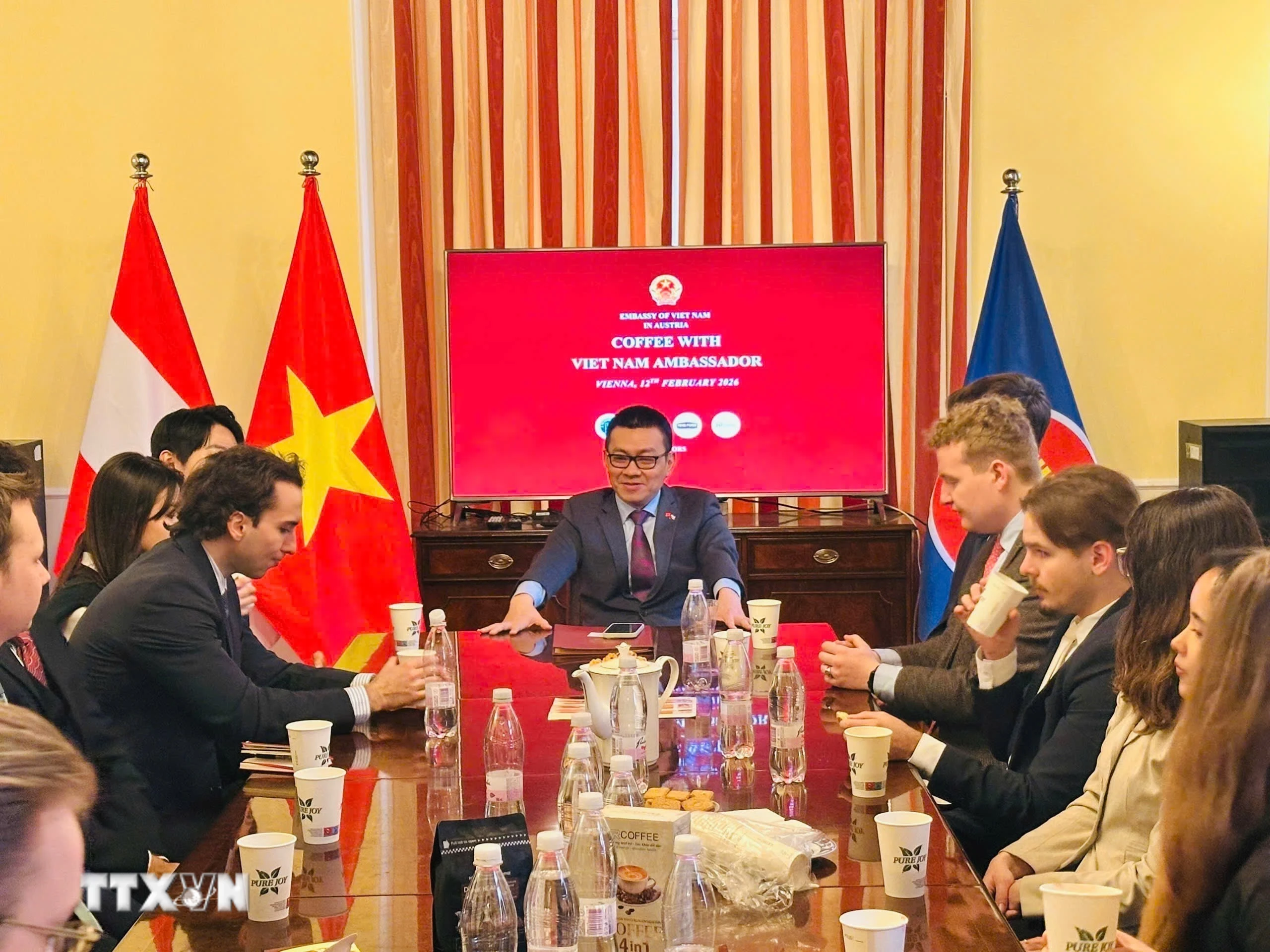 Sáng kiến 'Cà phê với Đại sứ' lan tỏa câu chuyện Việt Nam ra thế giới