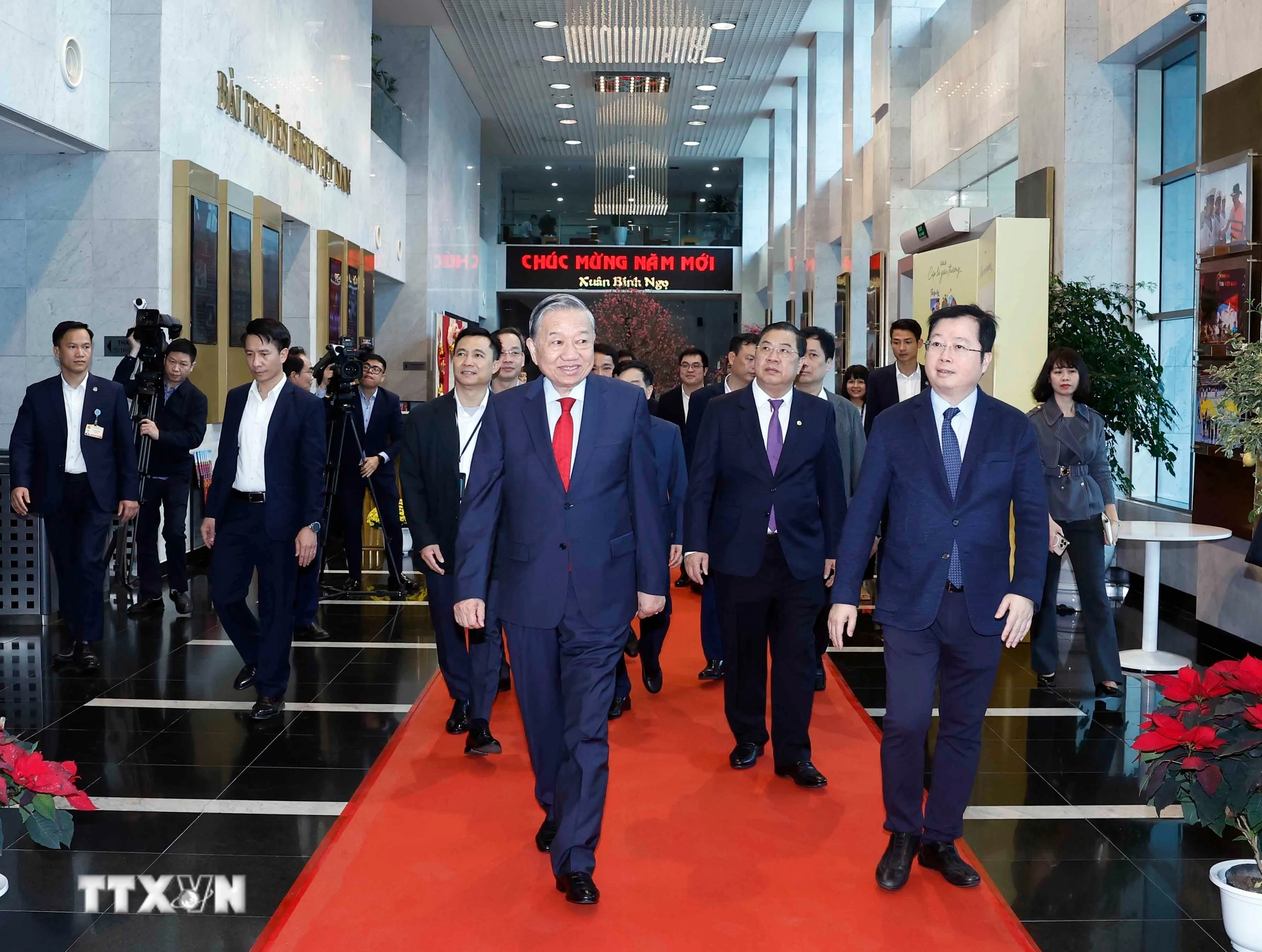 Tổng Bí thư Tô Lâm thăm, chúc Tết cán bộ, phóng viên VTV và VOV