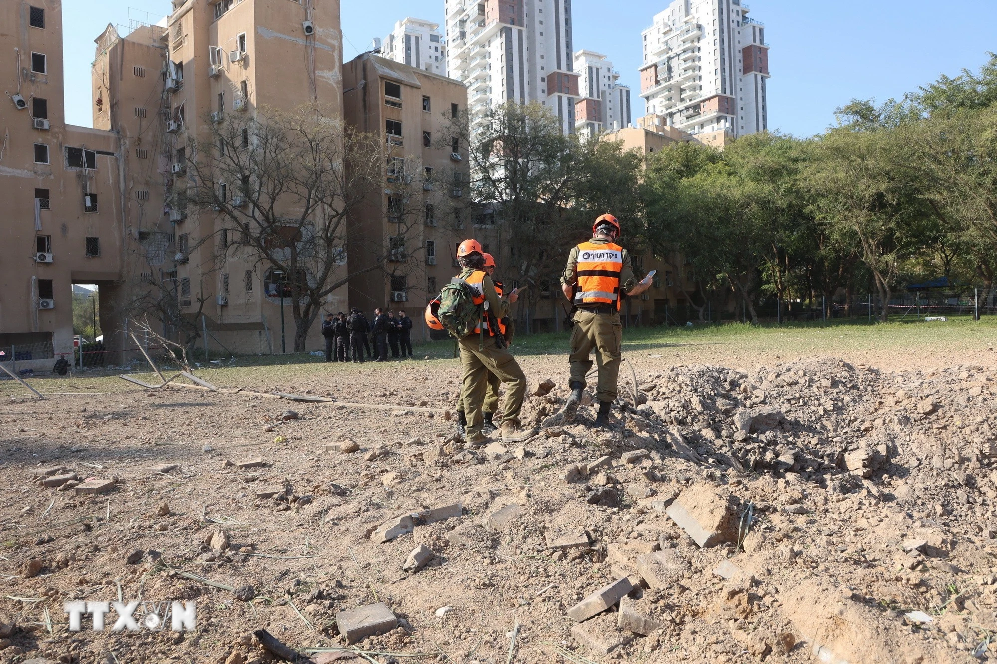 Hàng Chục Tiếng Nổ Lớn Tại Tel Aviv, Iran Tiếp Tục Tấn Công Vùng Vịnh