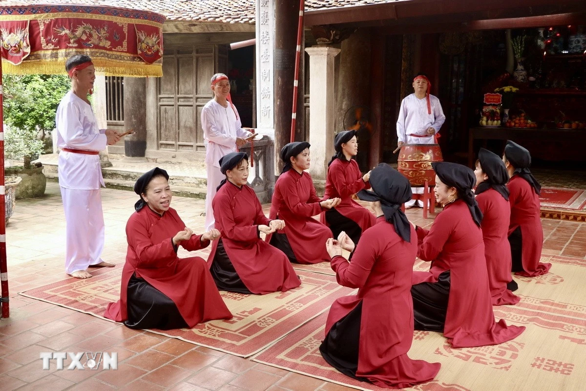 Sức sống của hát xoan dưới mái đình cổ Hùng Lô