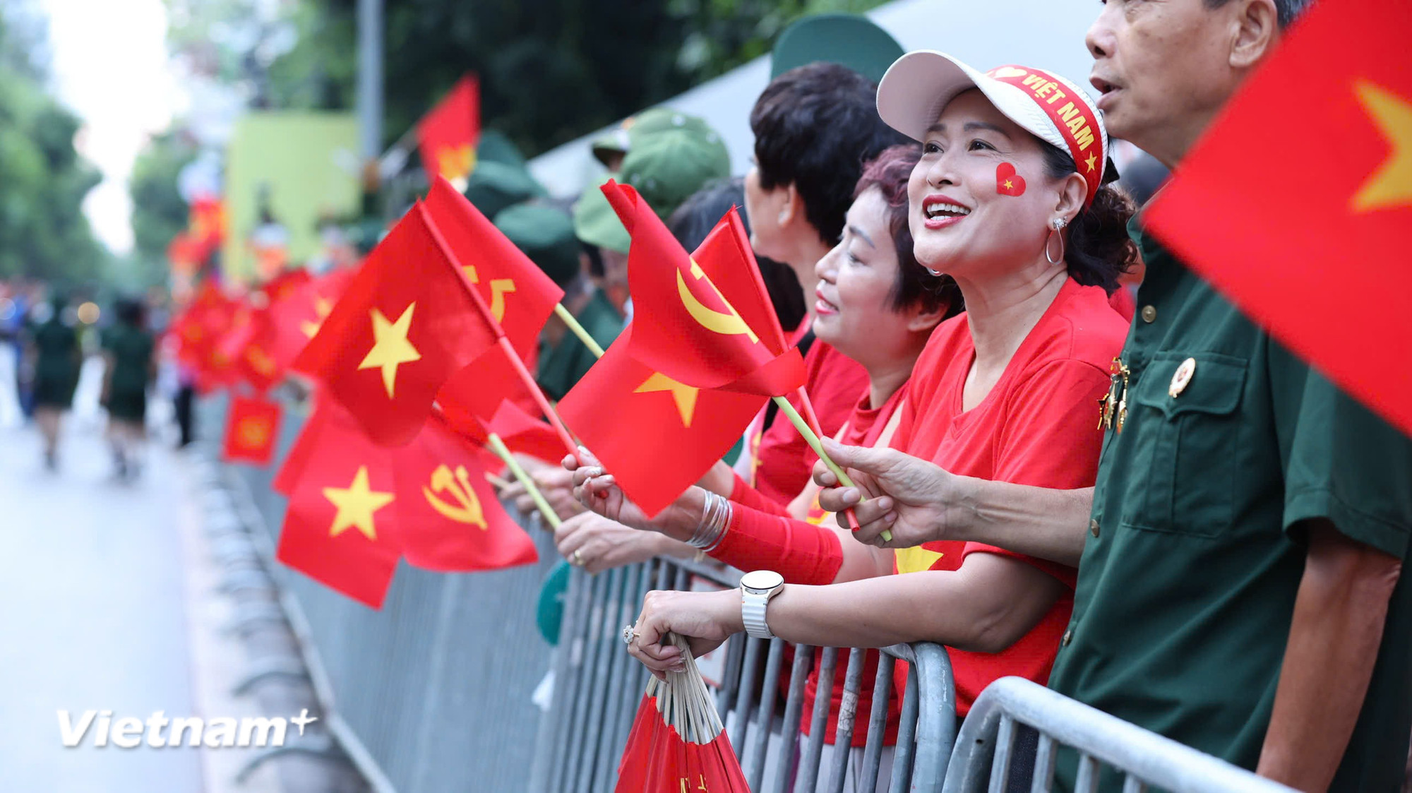 Hành xử đúng mực để sự kiện A80 mãi là một mốc son đẹp của lịch sử dân tộc. (Ảnh: Mai Mai/Vietnam+)