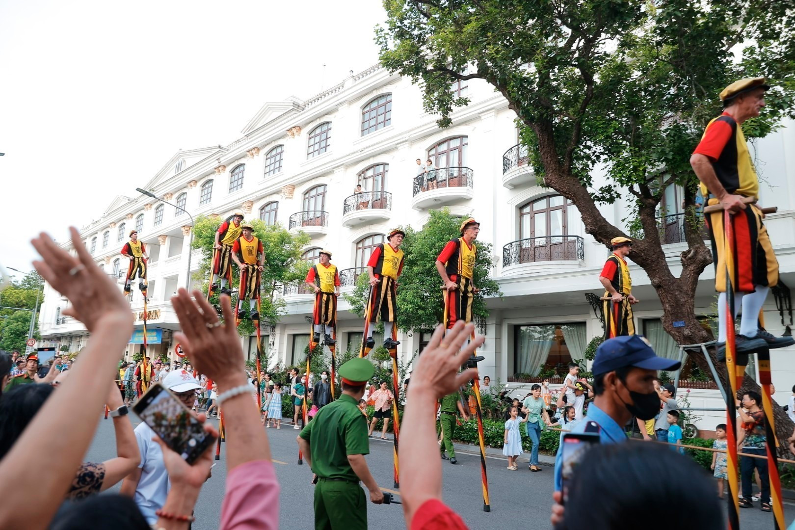 vna-potal-festival-hue-2024-soi-noi-le-hoi-duong-pho-2024-7420618.jpg